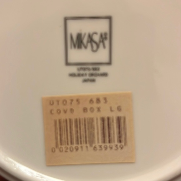 MIKASA Holiday Orchard Round Trinket Vanity Pin Box w/Lid - Picture 3 of 5